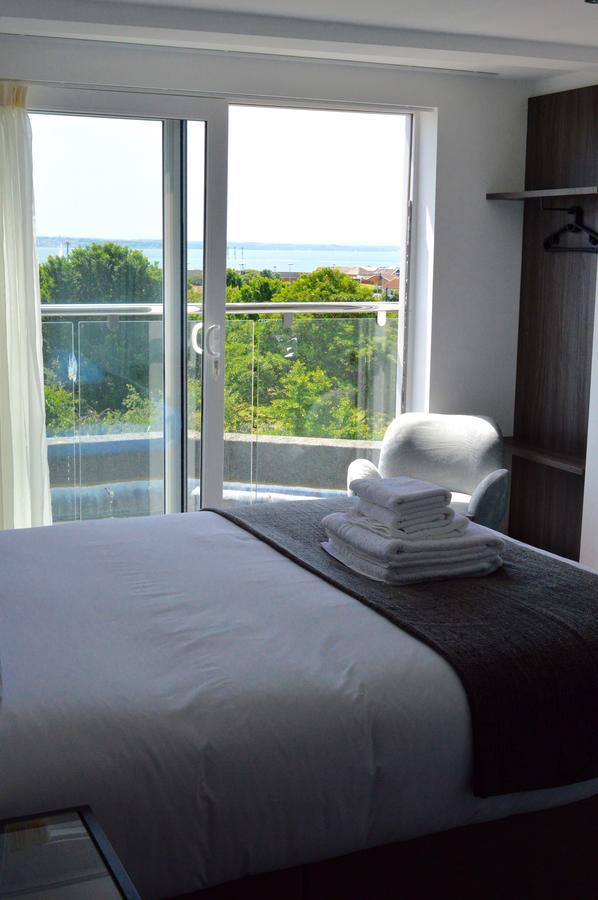 Q8 Boutique Hotel Portsmouth Exteriör bild